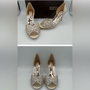 Badgley Mischka - Harris Peep Toe d'Orsay
Pump
IVORY SATN / 9 / 9